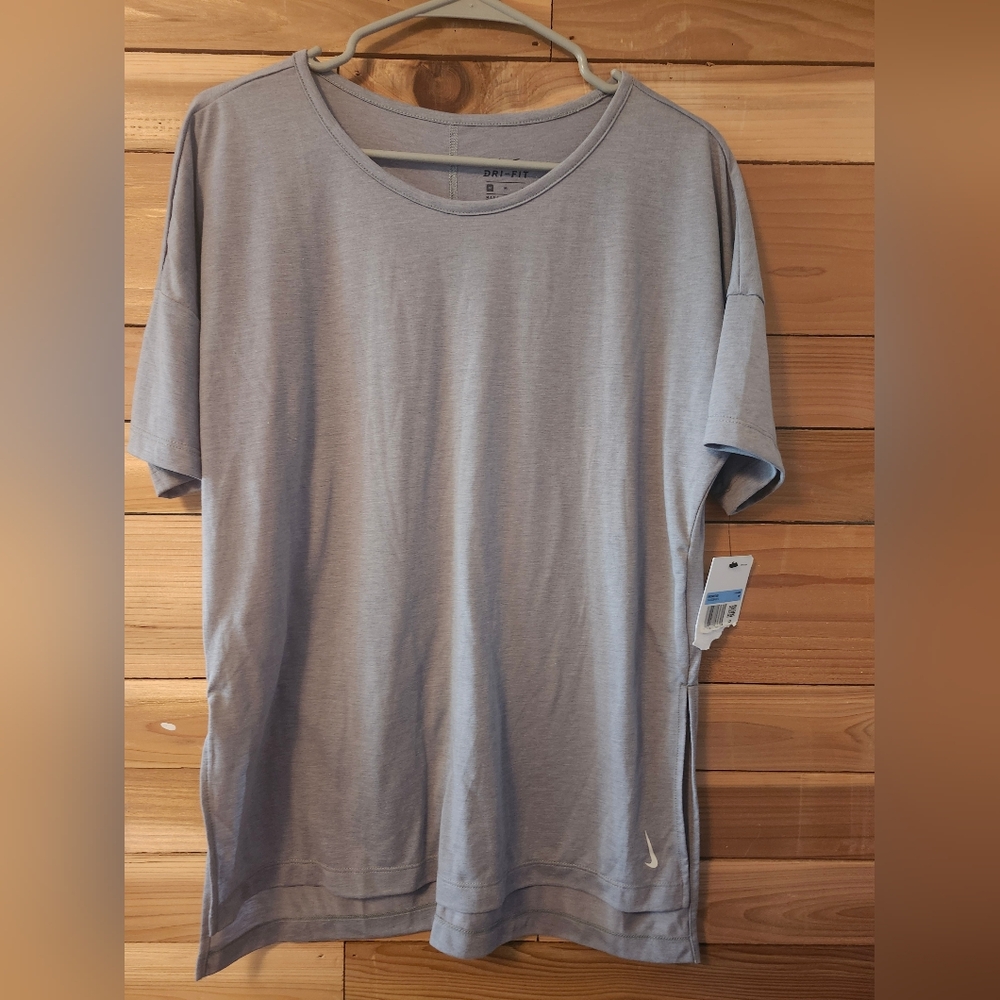 Nike Dri Fit  Short Sleeve Tee Size M New!